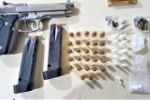 Mototaxista e mulher s&atilde;o presos com drogas e pistola calibre .40