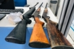 Pol&iacute;cia ambiental prende ca&ccedil;adores com tr&ecirc;s espingarda na zona rural