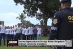 Jovens dispensados do Servi&ccedil;o Militar Obrigat&oacute;rio realizam juramento &agrave; bandeira &ndash; V&Iacute;DEO