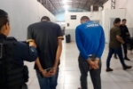 Dupla &eacute; presa com arma ap&oacute;s roubar moto de vigilante na zona leste