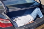 Assaltantes sequestram mais um motorista de aplicativo e fazem roubo em residência