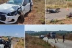 Motos ficam destruídas e ocupantes são socorridos após colisão com carro