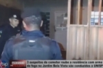 Assaltantes tocam o terror ao invadirem resid&ecirc;ncia:  Fam&iacute;lia viveu terror: PM prende suspeitos e recupera motoneta roubada &ndash; V&iacute;deo