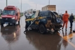 Viatura da PRF “roda” na pista e fica destruída após atingir carreta boiadeira na BR 364, em Vilhena – Vídeo