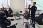 POLICIAIS MILITARES DO 7&ordm; BPM RECEBEM INSTRU&Ccedil;&Atilde;O ATUALIZADA PARA USO DE ARMAMENTO