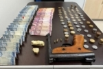 Procurado por homicidio é preso com drogas, arma e munições