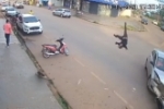 Motociclista foi arremesado uns 10 metros ap&oacute;s colis&atilde;o com carro em Porto Velho