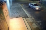 V&Iacute;DEO: CRIMINOSOS USAM CARRO NA MARCHA R&Eacute; PARA INVADIR EMPRESA