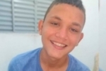 Jovem &eacute; executado com tiros na cabe&ccedil;a na frente do pai cadeirante