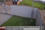 C&acirc;mara de seguran&ccedil;a registra furto de motocicleta no Bela Vista &ndash; PM recuperada moto e localiza suspeito &ndash; V&iacute;deo