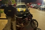 PRF det&eacute;m homem com motocicleta adulterada e dois mandados de pris&atilde;o em aberto em Porto Velho/RO