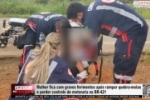 Mulher fica com graves ferimentos ap&oacute;s rampar quebra&ndash;molas e perder controle de motoneta na BR&ndash;421 &ndash; V&Iacute;DEO
