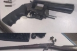 POL&Iacute;CIA MILITAR APREENDE DUAS ARMAS DE FOGO AP&Oacute;S ENTREGADOR SER AMEA&Ccedil;ADO