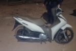 POL&Iacute;CIA MILITAR PRENDE TRIO POR FURTO DE UMA MOTOCICLETA