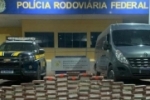 Quase 100 kg de cocaína são apreendidos pela PRF em Van com 15 bolivianos 