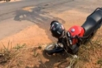 Motorista foge depois de atropelar e deixar motociclista em estado grave