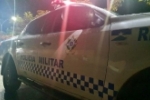 Homem &eacute; preso ap&oacute;s agredir familiares e policiais militares em ocorr&ecirc;ncia