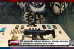 PM apreende submetralhadora, pistola, dezenas de muni&ccedil;&otilde;es e prende m&atilde;e e filho &ndash; V&iacute;deo