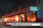 Inc&ecirc;ndio consome empresa Rosso Auto Pe&ccedil;as no Setor Industrial em Ariquemes &ndash; LIVE: ESTAMOS NO AR! PROGRAMA BRONCA DA PESADA