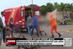 Motorista invadiu preferencial em alta velocidade e atropelou casal – Vídeo