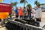 Deputado Pedro Fernandes entrega implementos agrícolas para Castanheiras e reforça apoio ao produtor rural