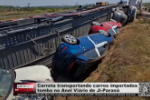 Carreta transportando carros importados tomba no Anel Viário de Ji–Paraná – Vídeo