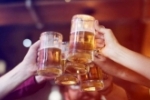 Governo emite alerta após mortes por bebidas com metanol