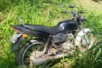 CACAULÂNDIA – POLÍCIA MILITAR RECUPERA MOTOCICLETA FURTADA EM ÁREA DE MATA