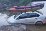 Carro perde freio, desce ladeira sozinho e mata idosa em balneário de Candeias do Jamari, RO