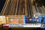 Com 54 metros, tradicional &aacute;rvore de Natal &eacute; acesa em Ariquemes &ndash; V&iacute;deo