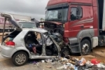 TRAG&Eacute;DIA EM FAM&Iacute;LIA &ndash; Seis pessoas da mesma fam&iacute;lia morrem ap&oacute;s colis&atilde;o frontal entre carro e carreta em rodovia
