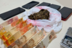 JI&ndash;PARAN&Aacute; &ndash; POL&Iacute;CIA MILITAR APREENDE DROGAS E PRENDE SUSPEITO NO BAIRRO JK