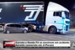 Carreta e Honda Fit se envolvem em acidente durante convers&atilde;o em Ji&ndash;Paran&aacute; &ndash; V&iacute;deo
