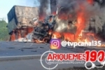 Grave acidente envolvendo tr&ecirc;s carretas &eacute; registrado na BR&ndash;364 pr&oacute;ximo a entrada de cacaul&acirc;ndia &ndash; V&Iacute;DEO