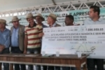 Confúcio Moura entrega R$ 7 milhões a pequenos agricultores durante a RRS