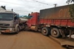 Mulher morre esmagada em acidente envolvendo caminhões em Porto Velho