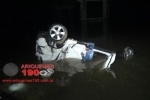 ARIQUEMES: Carro fica submerso após capotar e cair no Rio Preto – Homem foi socorrido em estado grave