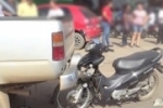 ARIQUEMES: Motociclista colide em traseira de caminhonete na Av. Tancredo Neves