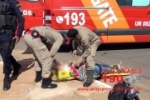 ARIQUEMES: Mulher fica ferida após caminhão colidir na traseira de motoneta em semáforo