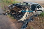 Colisão entre carreta e automóvel deixa motorista de 20 anos preso às ferragens na BR–364