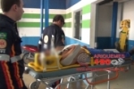 ARIQUEMES: Motociclista sofre fratura após colidir em traseira de caminhonete na Av. Hugo Frey