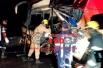 ARIQUEMES: Motorista de ônibus fica preso em ferragens após colidir com caminhão leiteiro na BR–364