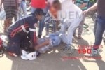 ARIQUEMES: Mulher sofre escoriações em colisão de moto com carro na Av. Canaã