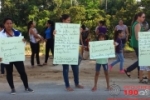 ALTO PARAÍSO: População realiza manifestação por falta de professores, funcionários e transporte em escola