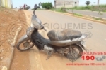 ARIQUEMES: Motociclista rampa quebra–molas e colide com meio fio na Av. Machadinho