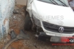 ARIQUEMES: Carro derruba placa de "pare" após ser atingido por moto no Setor 02