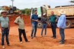 Adelino Follador visita Feira de Ariquemes e acompanha obras de pavimentação na Vila União e Jacinópolis