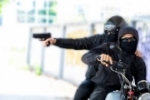 PERIGO NA AVENIDA: Assaltantes tentam parar motorista no trânsito e atiram várias vezes na capital