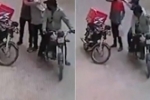 ROUBO NA LESTE DA CAPITAL: Trio criminoso corre para condomínio após assaltar motoboy de delivery